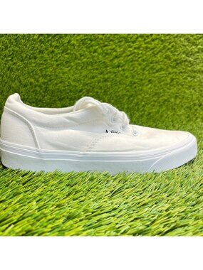 Vans Doheny Low Womens Size 8 White Athletic Skateboard Walking Shoes Sneakers